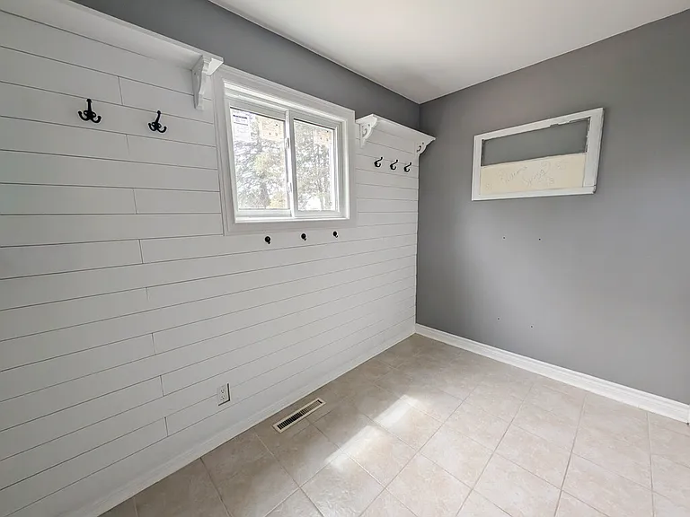 6332 Sherwood Rd — Photo 11