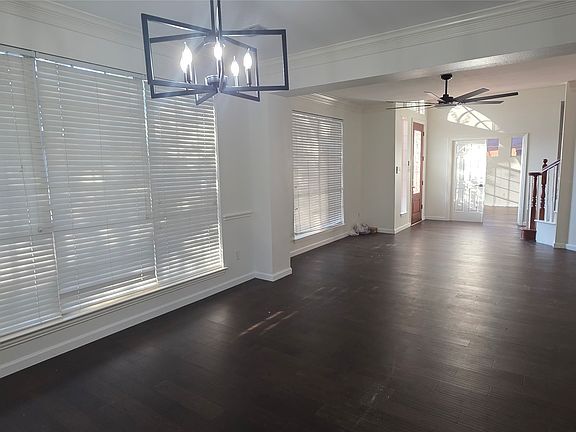 2nd image of 134 Castlebury Ct