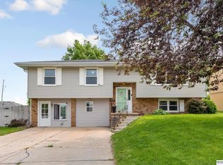 20215 Pinkney St, Elkhorn, NE 68022