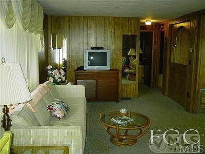 5th image of 2805 Breezewood Dr