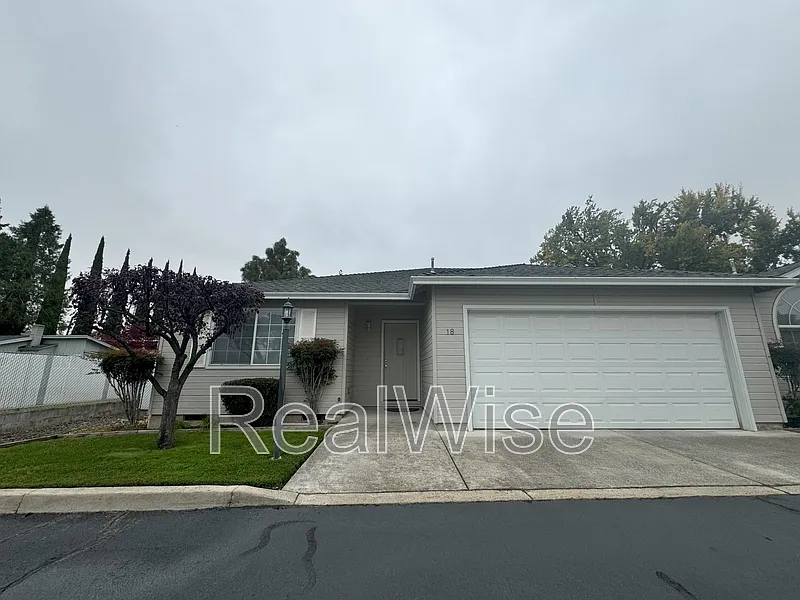 1221 Skeeters Ln — Photo 3