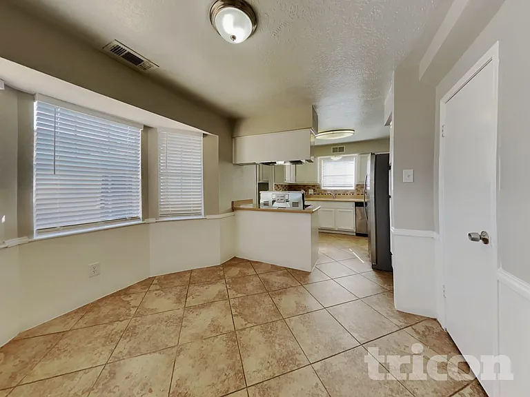 22731 River Birch Dr — Photo 5