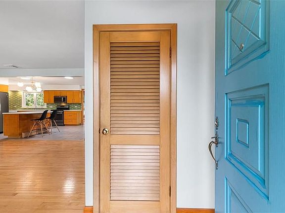 4th image of 2 Wardlaw Ct