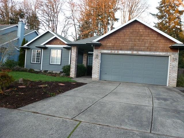 1st image of 875 NE Eaglenest Ct