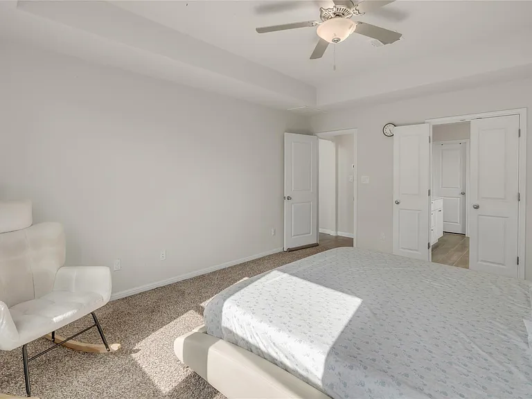 223 Balsam St — Photo 14