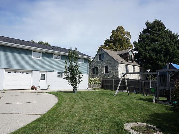 2nd image of 921 W Lincoln Ave