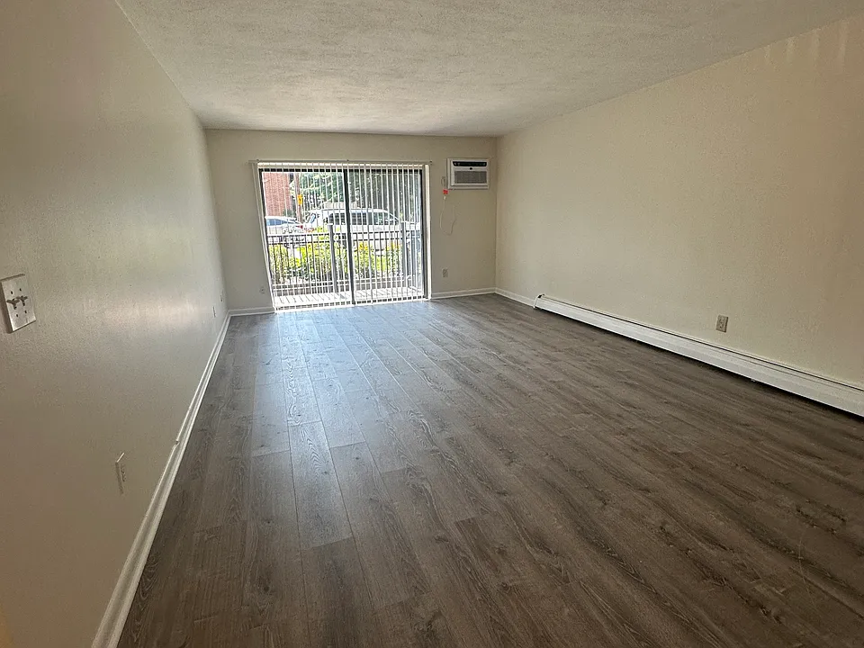 26 Whites Ave #13