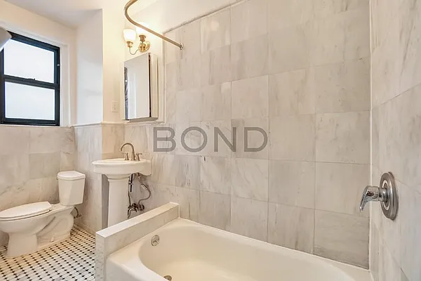 Rented by Bond New York | media 39