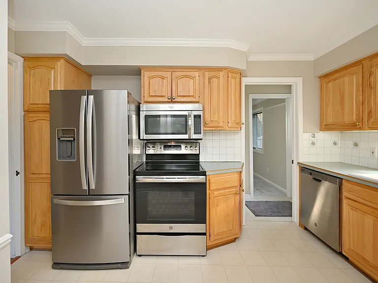 2453 Windemere Rd — Photo 4