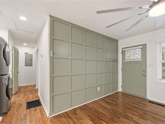 4th image of 876 Bolton Pl NW