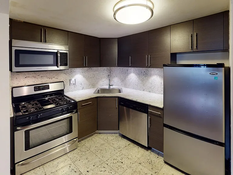 10 Jones St #2H — Photo 4