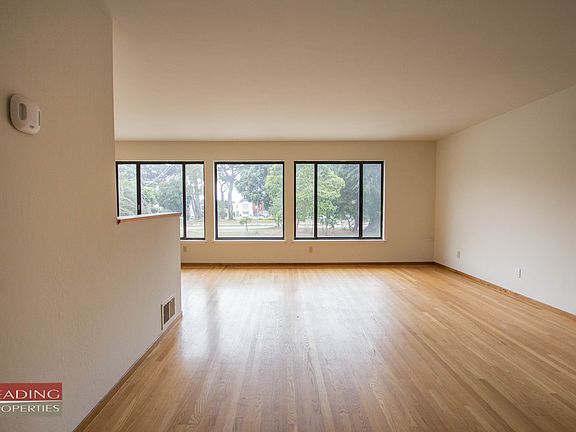 Entry to Livingroom