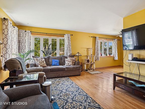 2nd image of 509 N Michigan Ave