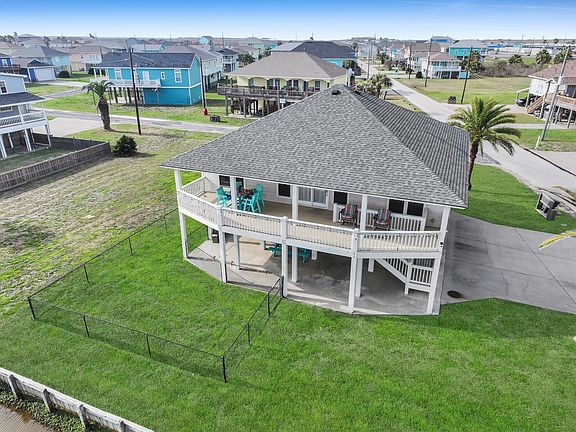 3rd image of 2946 Laguna Dr