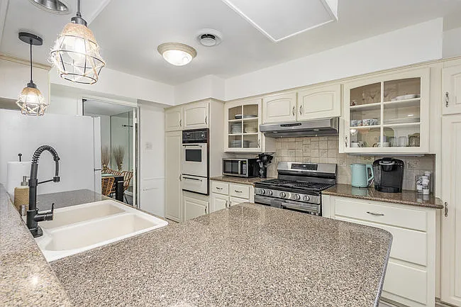 2404 Crestview Cir — Photo 10
