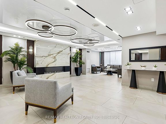 4th image of 30 Harding Blvd W #1111