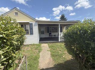 17 Binotto St, Lawrence, PA 15055