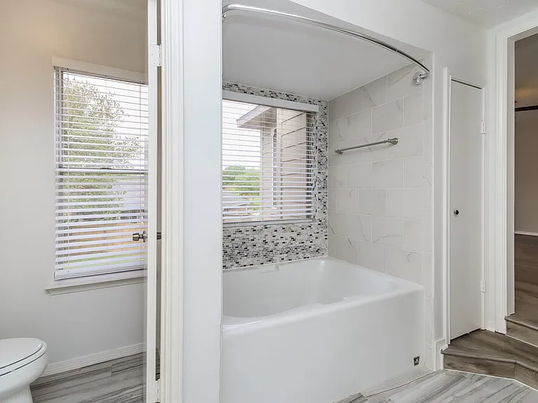 15802 Saint Lawrence Cir — Photo 14