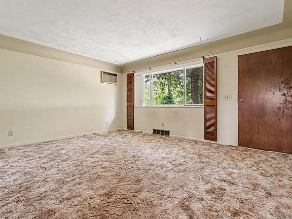 4th image of 4295 Hutchinson Rd