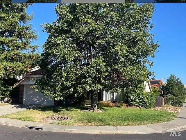 900 Quate Ct — Photo 2