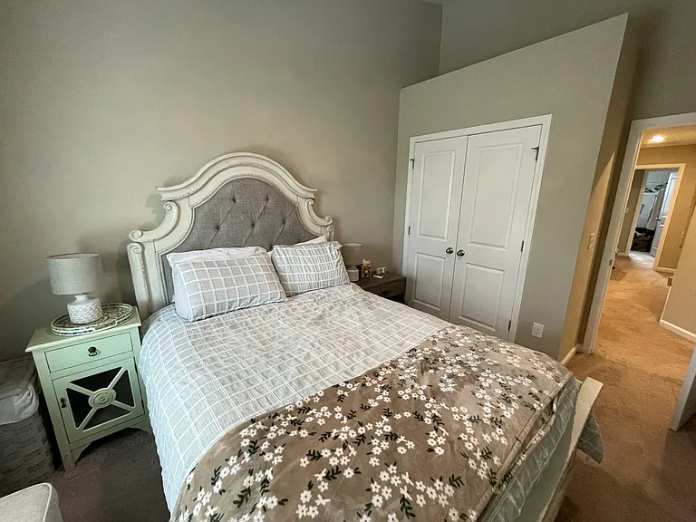 Bedroom 2 - view 1