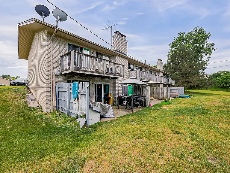 132 Huronview Ct — Photo 32