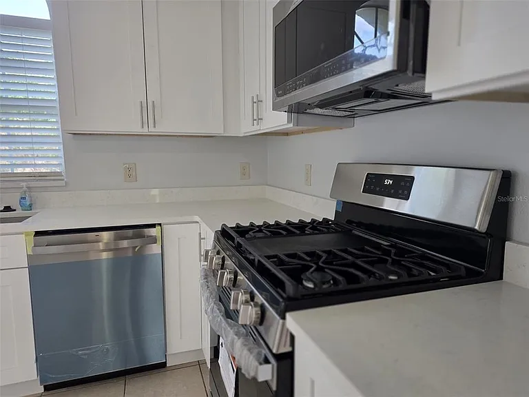 135 S Roma Way — Photo 10