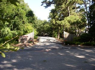 81 Willow Run Dr, Centerville, MA 02632