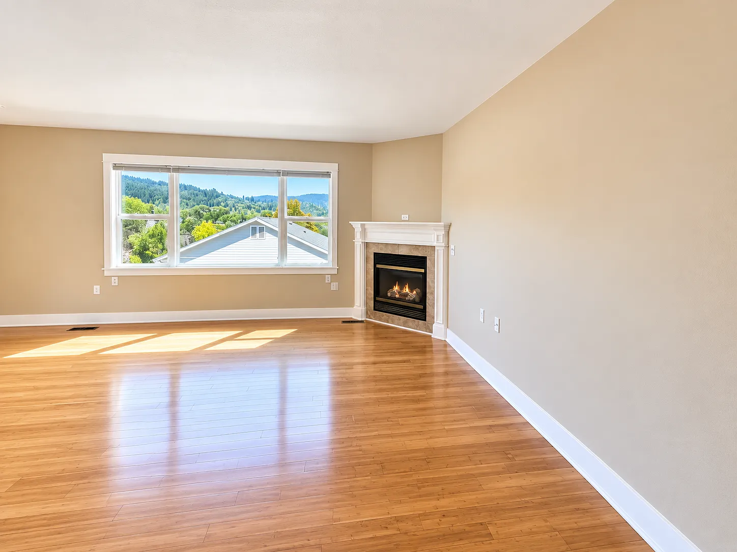 3 bed, 2.5 bath, 1996 sqft, $2,500 — Photo 4
