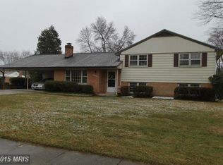 10701 Almond St, Fairfax, VA 22032