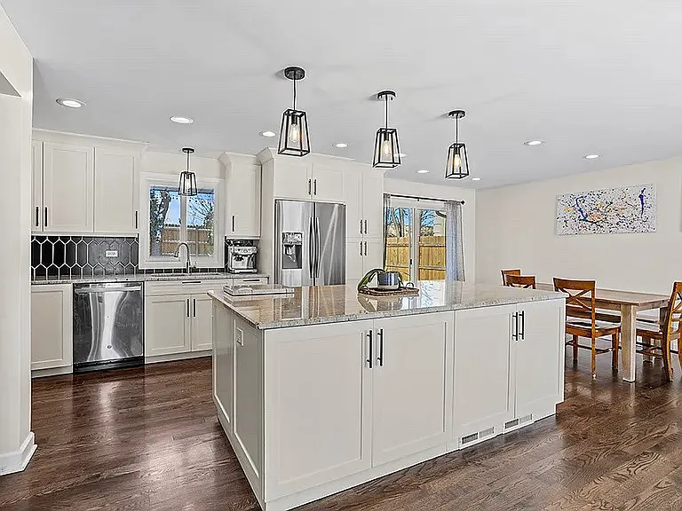 1222 Hillview Dr — Photo 3