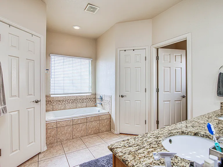 706 Lauren St — Photo 22