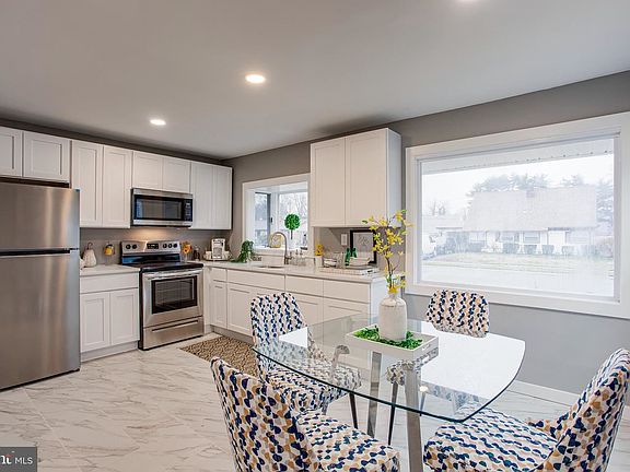 4th image of 31 Sherwood Ln