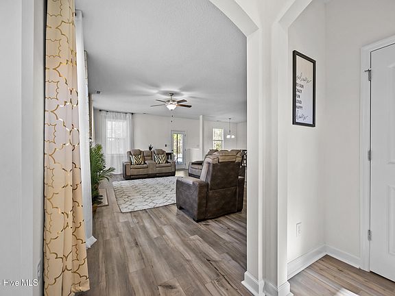 2nd image of 806 Tuscarora Trail
