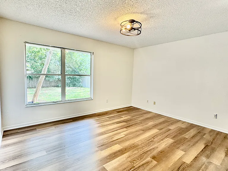 1506 Hardwicke St NW — Photo 11