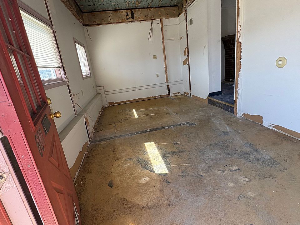 2nd image of 601 W Main St APT 1