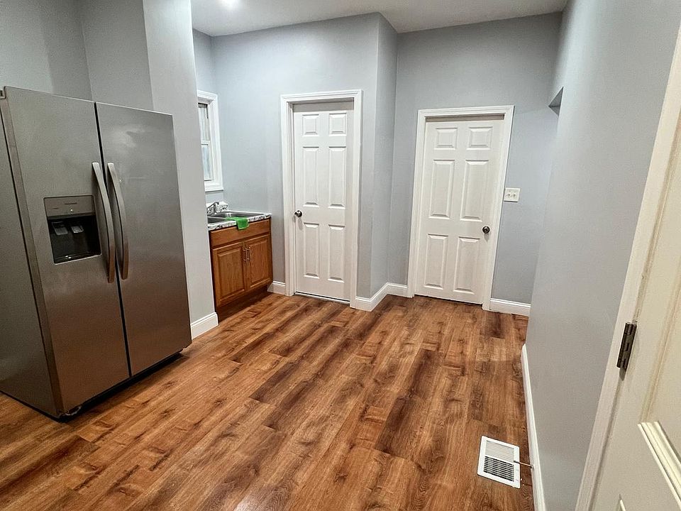 1st image of 140 Spring St