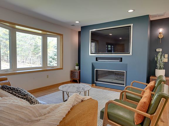 3rd image of 808 Red Rock Rd