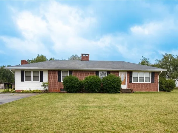 2235 Darwick Rd, Winston Salem, NC 27127