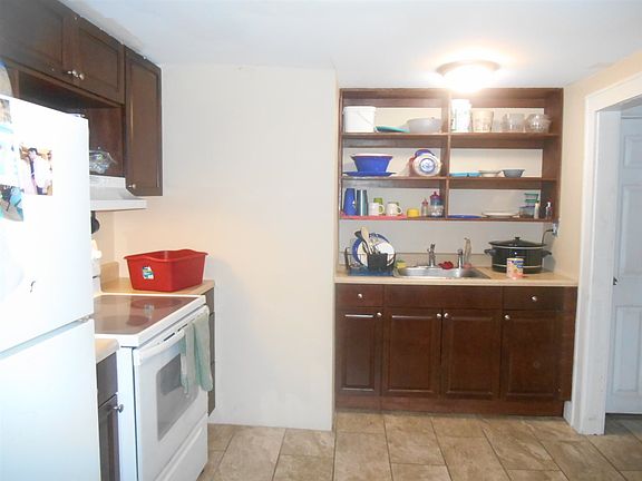 3rd image of 27 Spruce St
