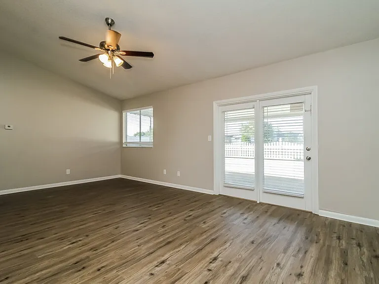 1533 Colony Ave — Photo 5