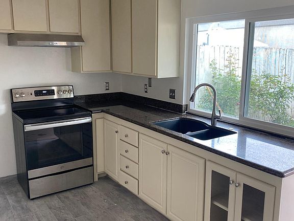 3rd image of 2930 Bradford Pl APT B