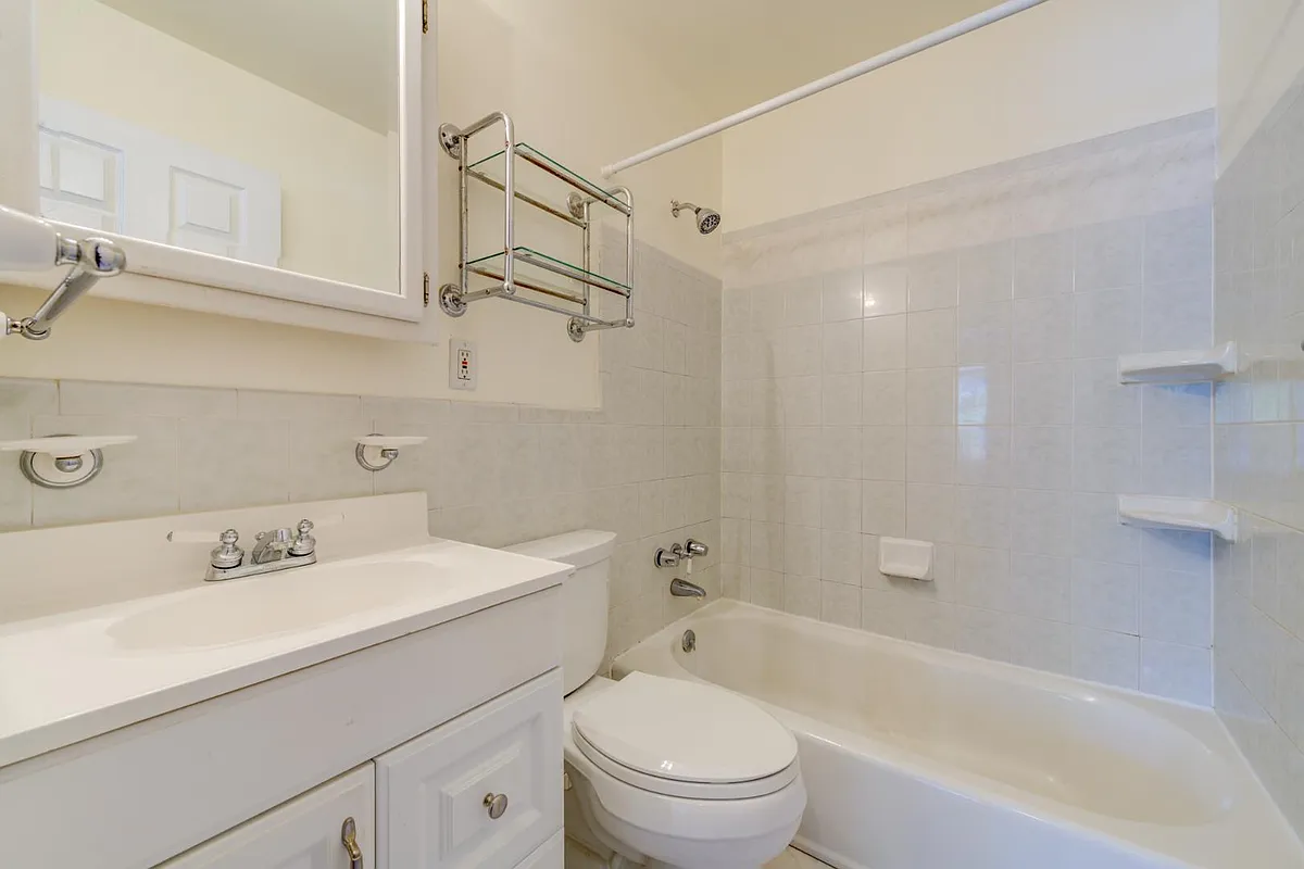 Unit Photo - 116 Graham Rd