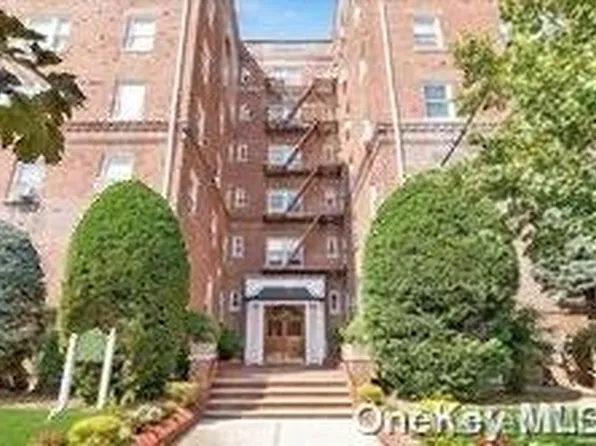 55 Grand Avenue #3C, Rockville Centre, NY 11570