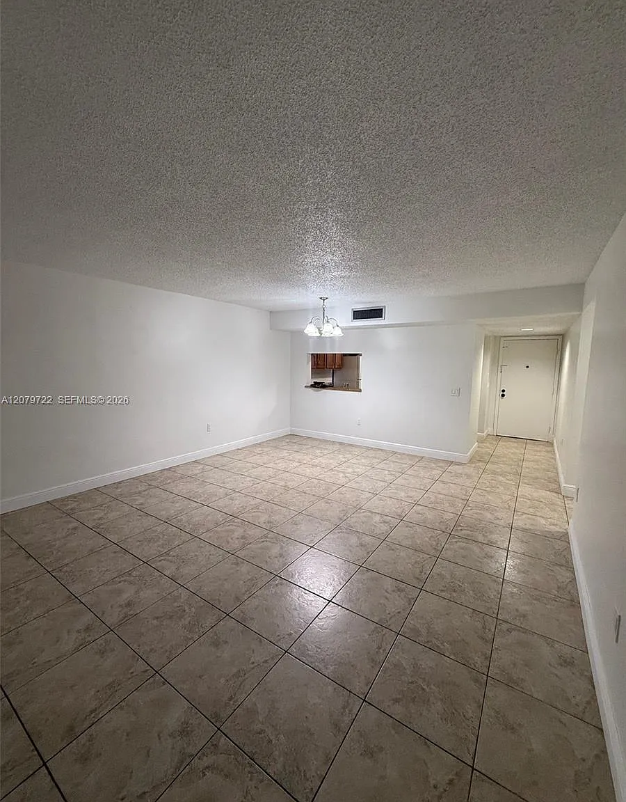 8415 SW 107th Ave — Photo 2