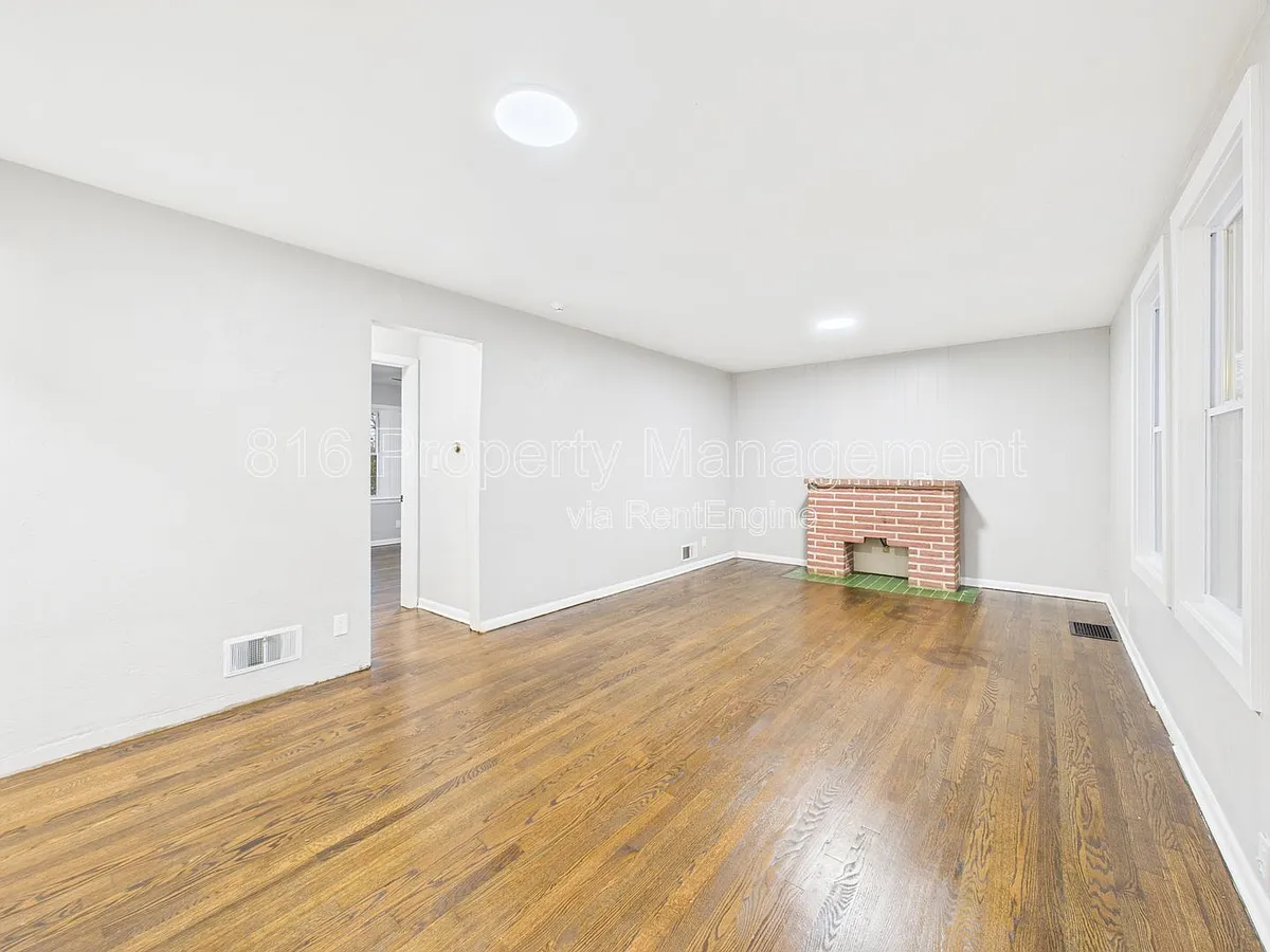 Building Photo - 7560 Prospect Ave #F