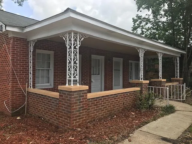 817 Hardy St — Photo 1