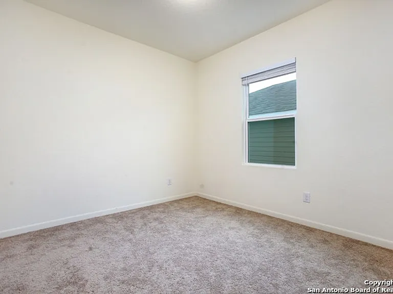 12530 Larissa — Photo 15
