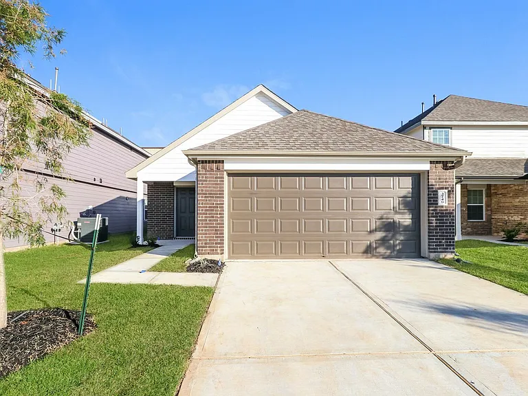 3749 Alexus Dr — Photo 1