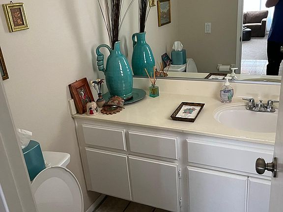 1/2 bath downstaires